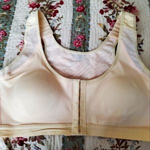 NWOT-adjustible supports bra, XL